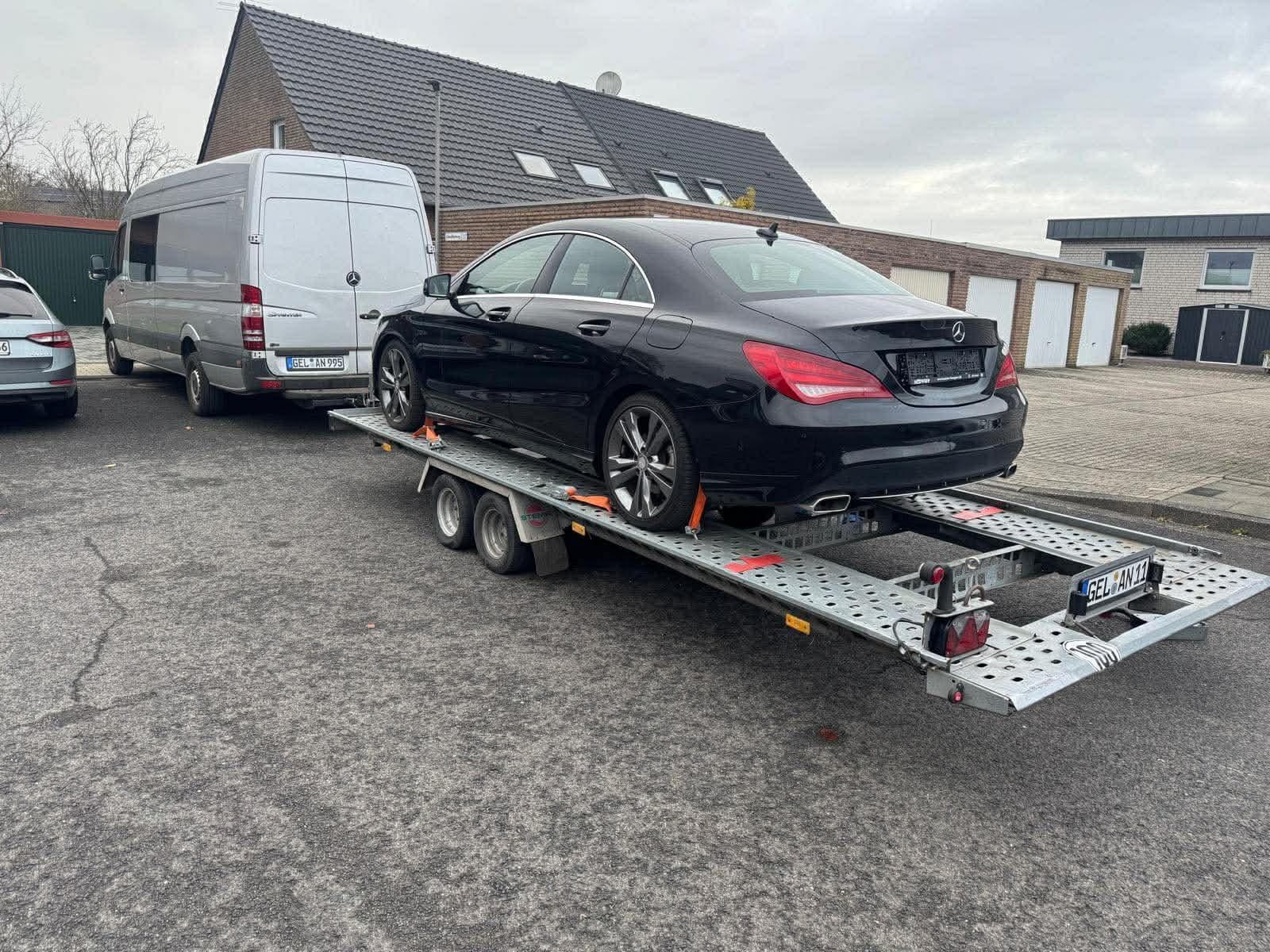Fahrzeugüberführung auf Autotransporter – Alin & Neli Geldern