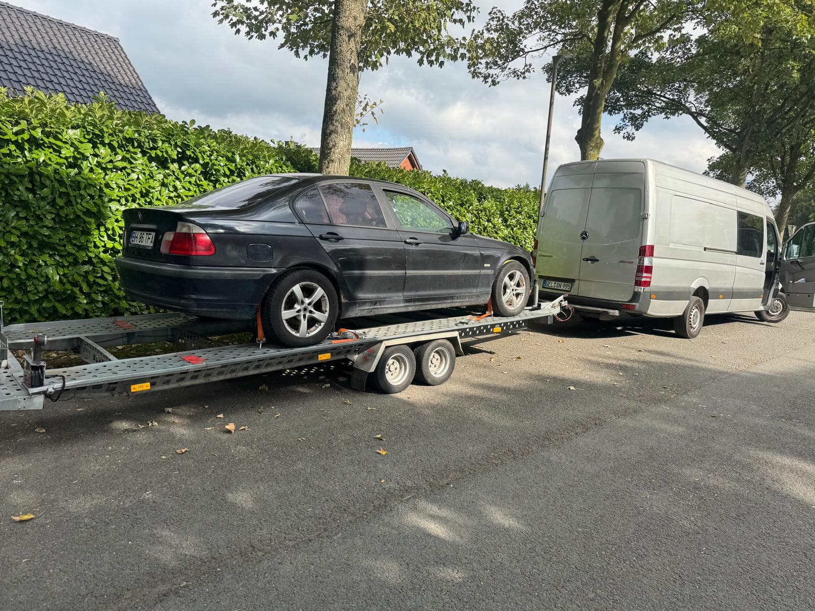 Fahrzeugüberführung auf dem Transporter – Niederrhein