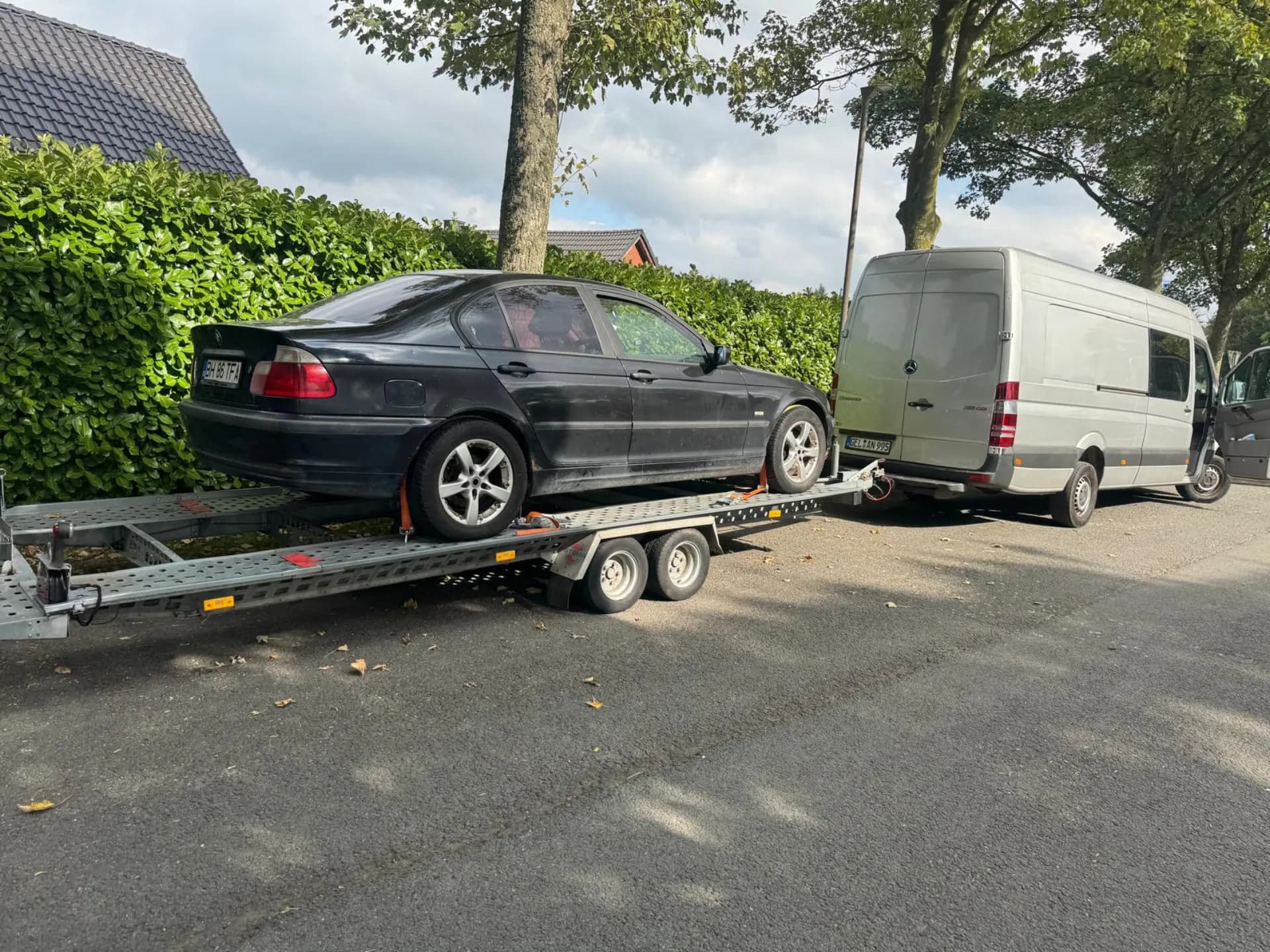 Fahrzeugüberführung auf dem Transporter – Niederrhein